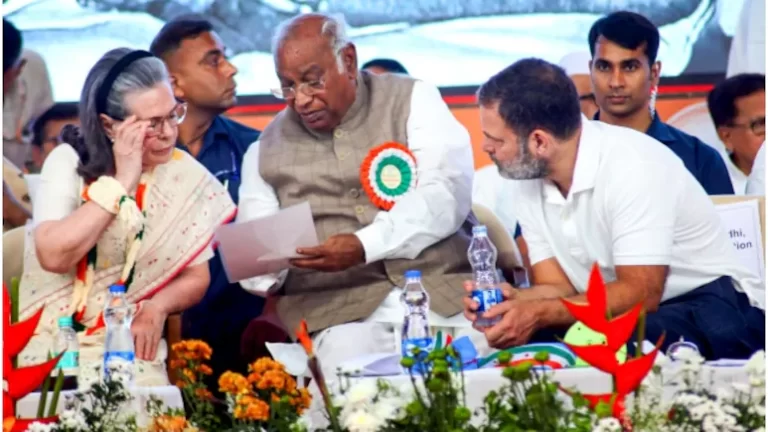 राष्ट्रीय अधिवेशन के बाद कांग्रेस की बड़ी सर्जरी शुरू, राजस्थान में 58 हजार नेताओं का डिजिटल डाटा तैयार, निष्क्रिय नेताओं पर गिरेगी गाज!