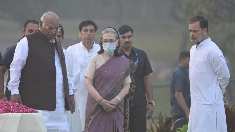 मल्लिकार्जुन खड़गे ने कहा, मेरी निजी राय में आरएसएस पर प्रतिबंध लगा देना चाहिए