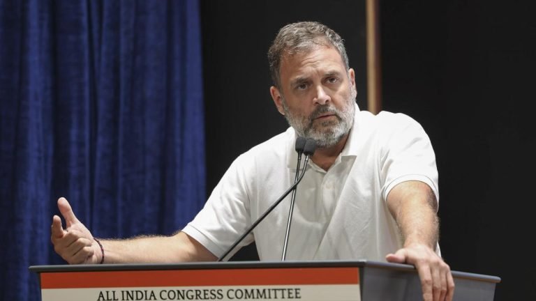 कोलंबिया में राहुल गांधी ने मोदी सरकार की आलोचना की; लोकतंत्र पर हमले को भारत के लिए ‘ख़तरा’ बताया