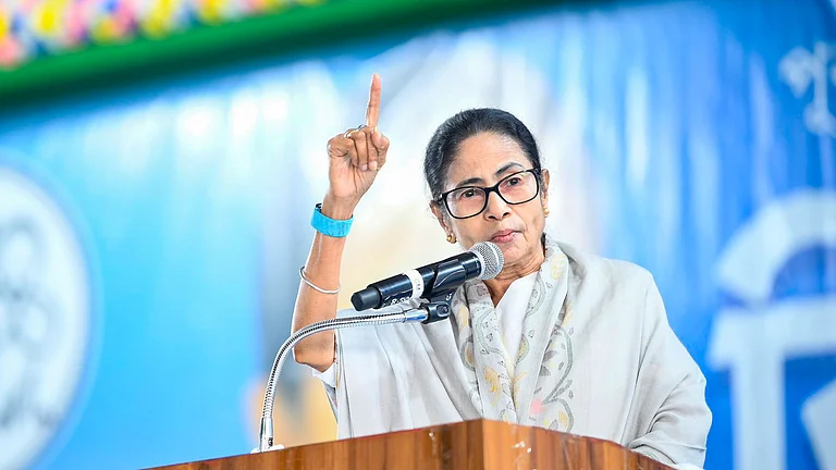 TMC सांसदों की हिरासत पर भड़कीं ममता बनर्जी, कहा-यह लोकतंत्र है, BJP की निजी संपत्ति नहीं