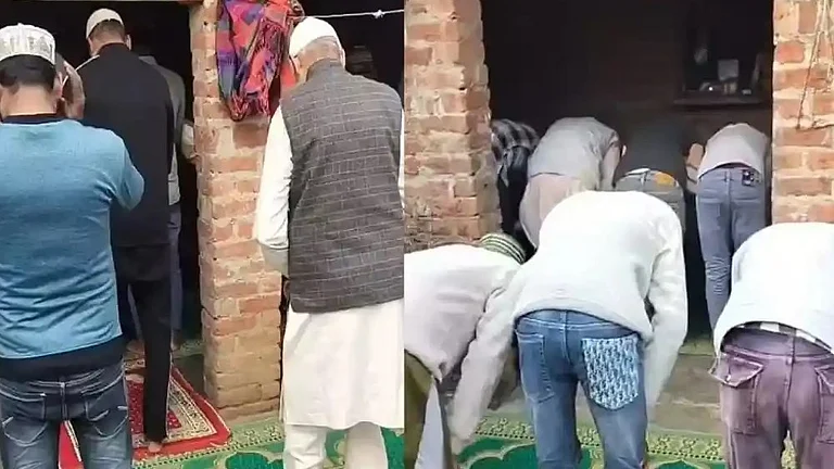 घर में नमाज पर भी एतराज़ : ‘दूसरों’ की आस्था के लिए नहीं बची कोई जगह