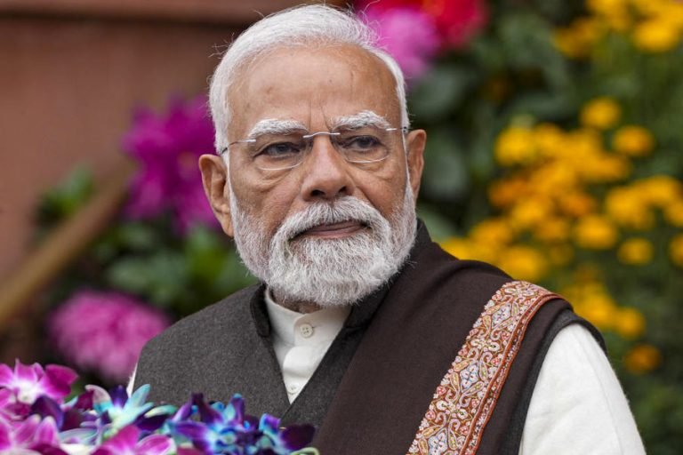 प्रधानमंत्री जी, आप जिस त्याग की मांग कर रहे हैं, उसका सबसे ज्यादा बोझ आखिर पड़ेगा किस पर?
