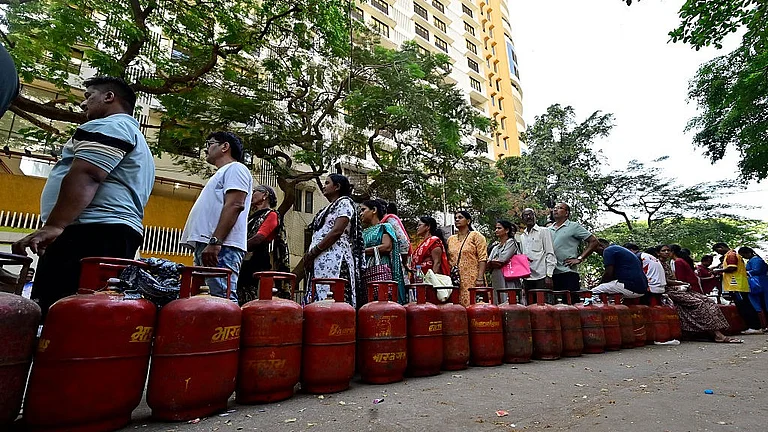 ईरान युद्ध तो असली है, और उसका असर भी, लेकिन भारत की प्रतिक्रिया ऐसी नहीं है