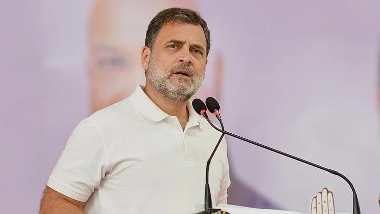 पुडुचेरी से राहुल गांधी का वादा- पूर्ण राज्य का दर्जा, बेरोजगारों को 2000 रुपए महीना और महिलाओं को मुफ्त बस सेवा