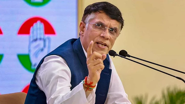 नीट धांधली पर कांग्रेस का प्रहार: पवन खेड़ा ने बीजेपी सरकार पर कसा तंज, पेपर लीक नहीं हुआ, सवाल बाहर आ गया
