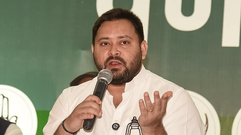 तेजस्वी का सम्राट सरकार को अल्टीमेटम, बोले- छात्रों के केस लो वापस, वरना आंदोलन, तेज प्रताप को जेल भेजना तानाशाही