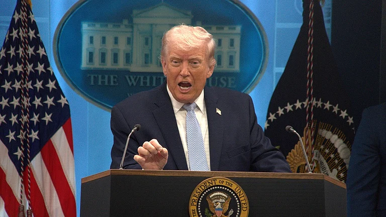 Iran-US Conflict: ट्रंप बोले- ईरान के साथ सीजफायर खत्म! होर्मुज हमलों के बाद दोनों देशों में बढ़ा तनाव