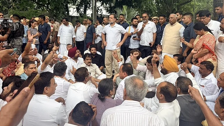 बड़ी खबर LIVE: पीएम आवास के पास डेढ़ घंटे से कांग्रेस का धरना:राहुल बोले- प्रधानमंत्री इस्तीफा दें, केंद्रीय मंत्री जितेंद्र सिंह बात करने पहुंचे; कई कांग्रेसी हिरासत में