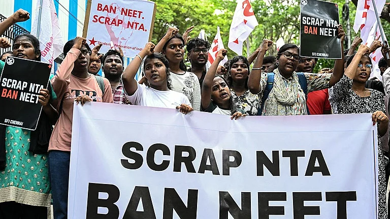 तमिलनाडु क्यों कह रहा है नीट को ‘ना’?