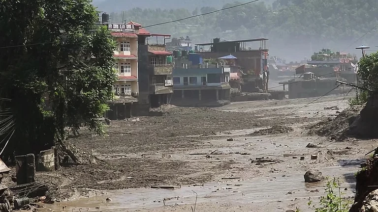 नेपाल त्रासदी अपडेट: अब तक 616 लोगों की मौत, करीब 2500 लापता, 2301 बचाए गए, चितवन में सबसे ज्यादा मौतें